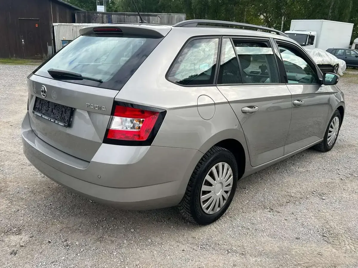 Gebraucht Skoda Fabia Ambition 90 PS (66 kW) 2015 Kombi