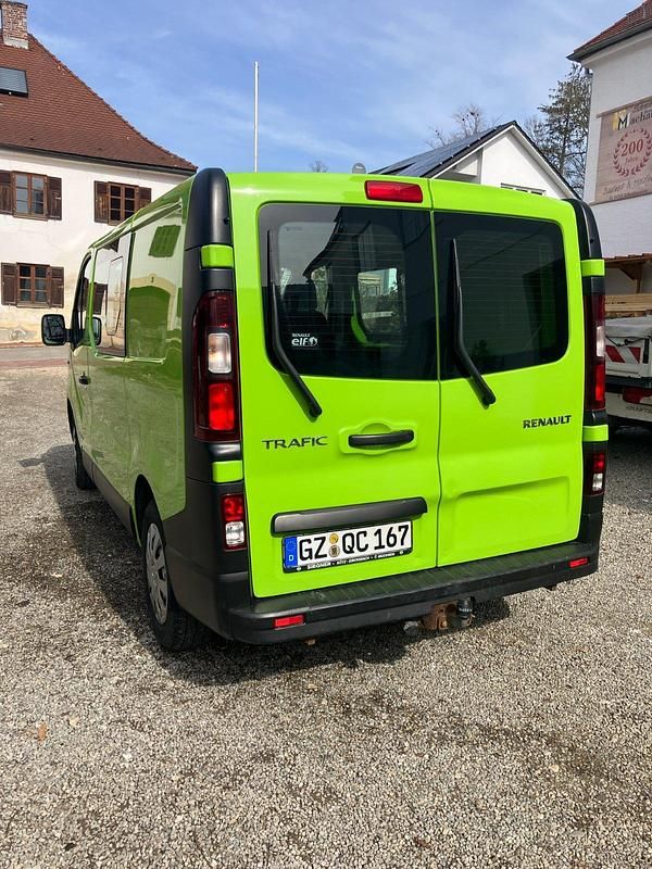 Gebraucht Renault Trafic 125 PS (91 kW) 2015 Grün Van / Kleinbus