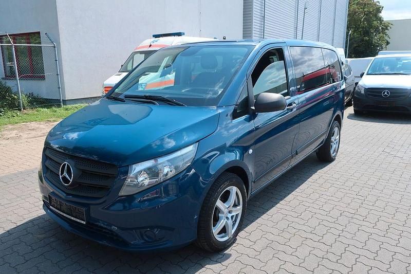 Blau Gebraucht 2015 Mercedes Vito Van / Kleinbus | 13.800 € (Fairer Preis) - Bild 1/4