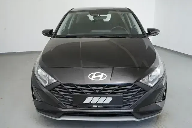 Gebraucht Hyundai i20 Select 79 PS (58 kW) 2025 Phantom black / met (schwarz) (metallic) Kleinwagen