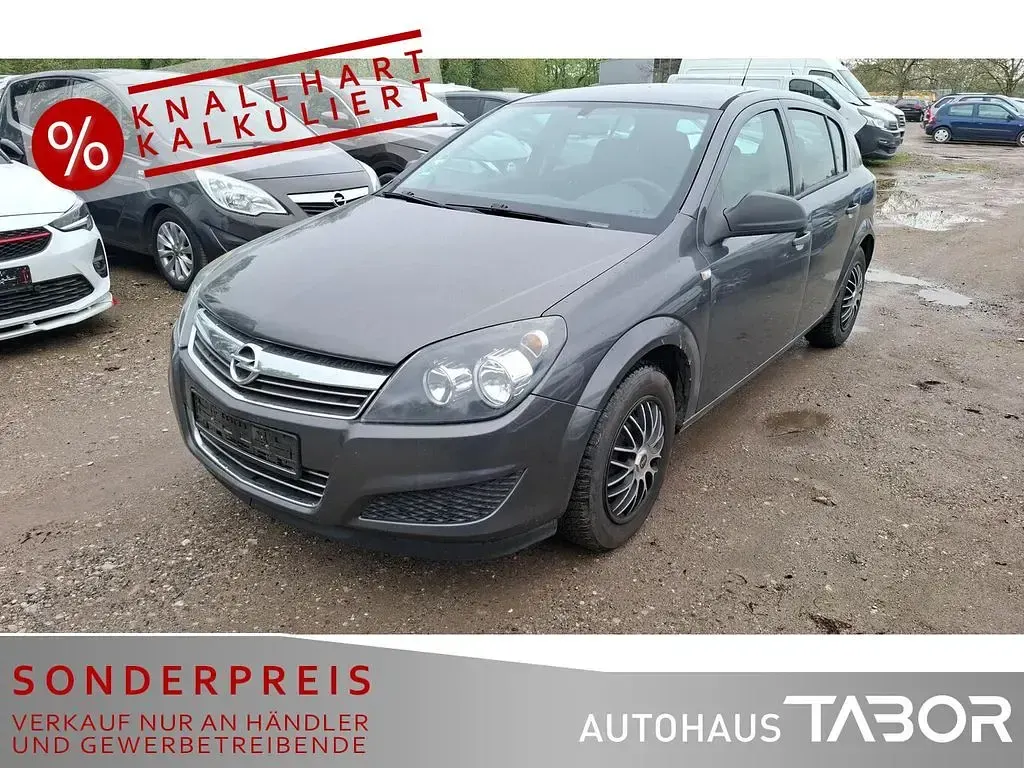 Używany Opel Astra Selection 90 KM (66 kW) 2009 Szary Sedan/Limuzyna