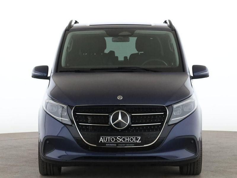 Gebraucht Mercedes V220 Style 163 PS (119 kW) 2024 Blau Van / Kleinbus
