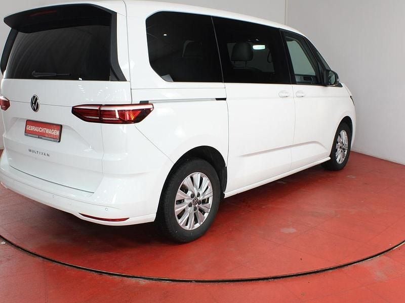 Gebraucht VW Multivan 150 PS (110 kW) 2024 Candyweiß Van