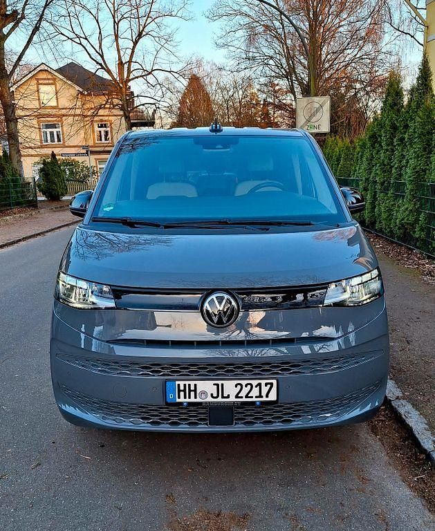 Gebraucht VW Multivan 136 PS (100 kW) 2024 Grau Van