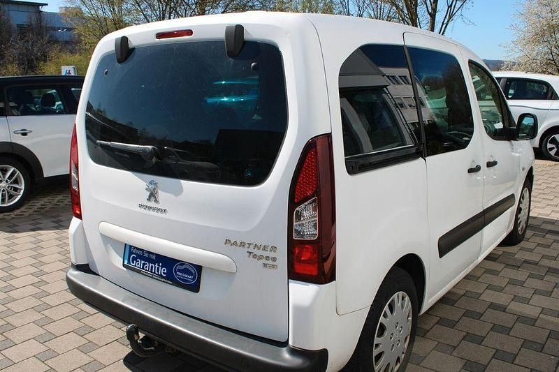 Gebraucht Peugeot Partner Tepee Active 92 PS (67 kW) 2013 Weiß Van / Kleinbus