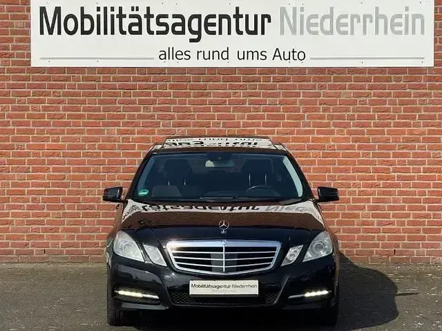 Gebraucht Mercedes E350 Avantgarde 265 PS (194 kW) 2012 Schwarz Limousine