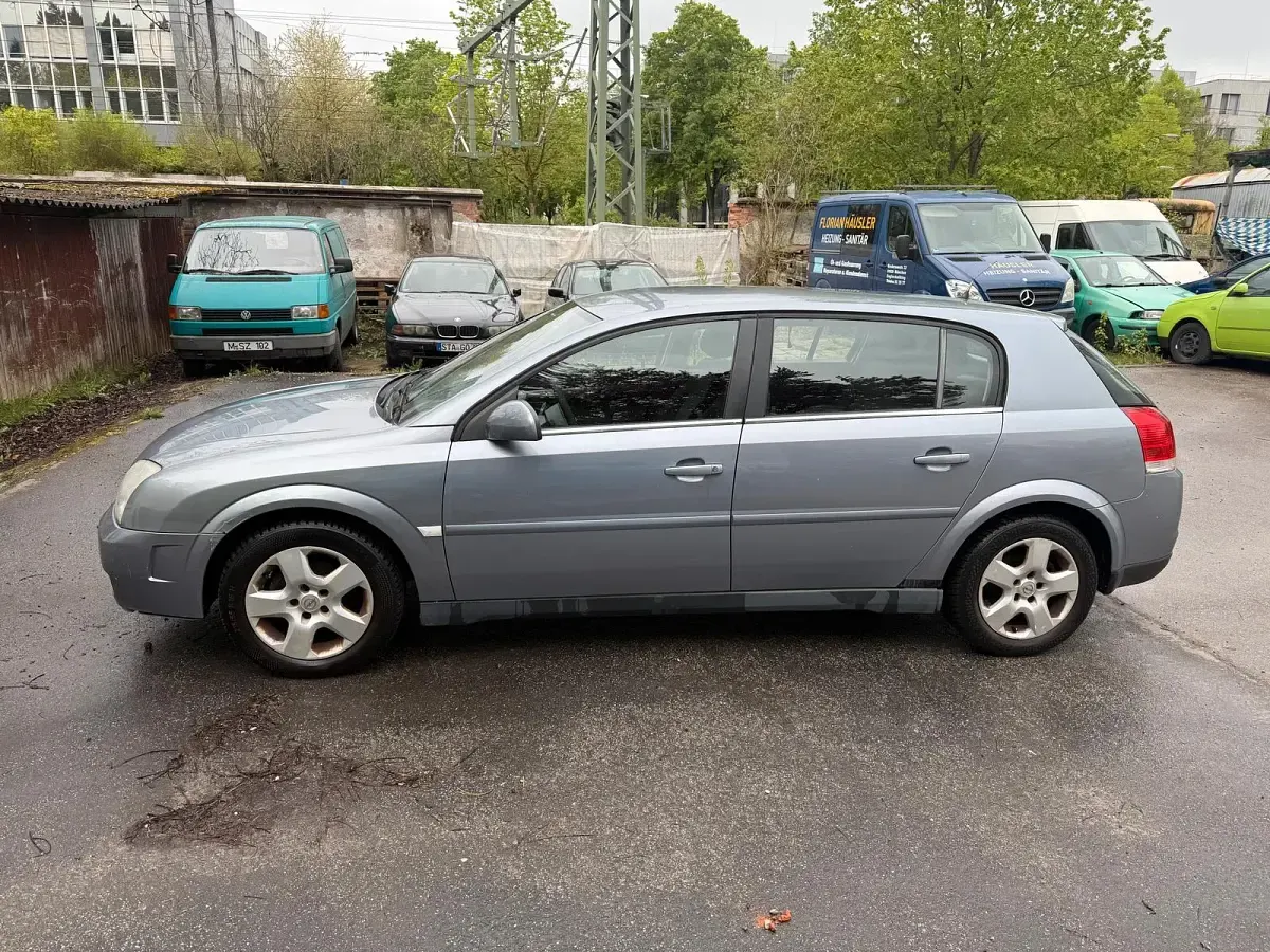 Second-hand Opel Signum 122 CP (89 kW) 2003 Albastru Hatchback