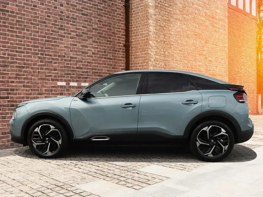 Gebraucht Citroën C4 Shine 131 PS (96 kW) 2023 Blau SUV