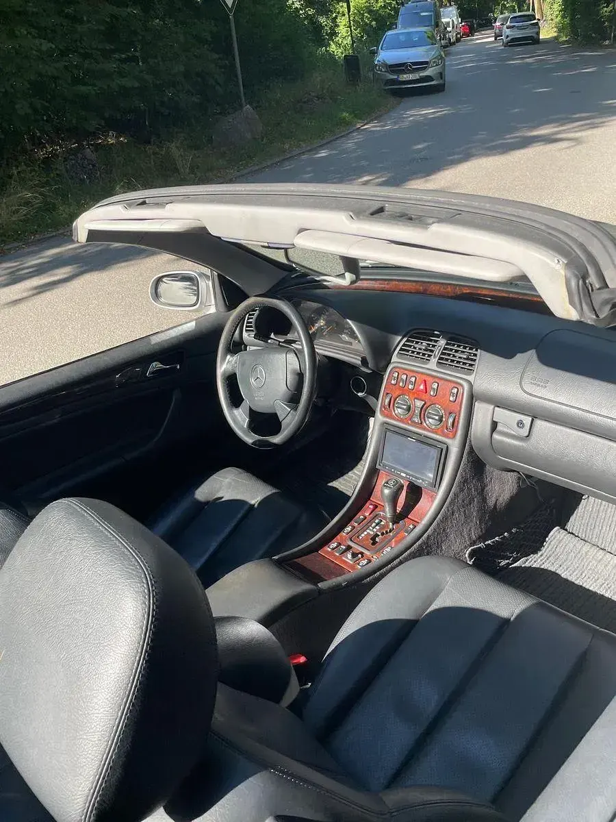 Gebraucht Mercedes CLK320 Elegance 218 PS (160 kW) 1999 Silber Cabrio