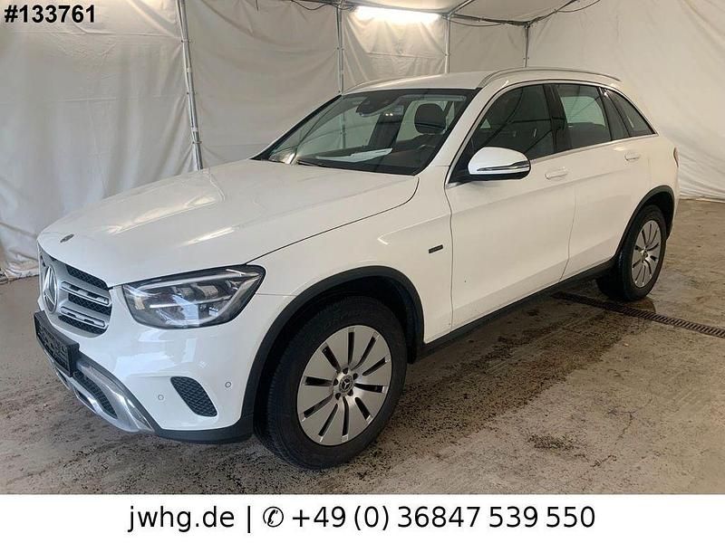 Polarweiss Gebraucht 2020 Mercedes GLC300e SUV | 25.950 € (Superpreis) - Bild 1/4