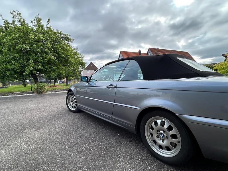Gebraucht BMW 320 Cabriolet 170 PS (125 kW) 2003 Silber Cabrio