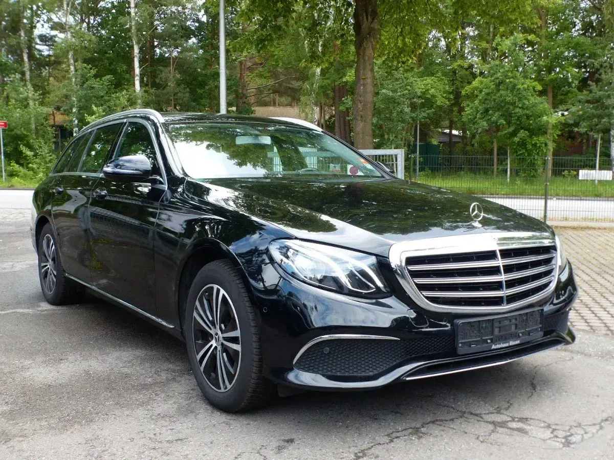 Gebraucht Mercedes E220 Exclusive 194 PS (142 kW) 2017 Schwarz Kombi