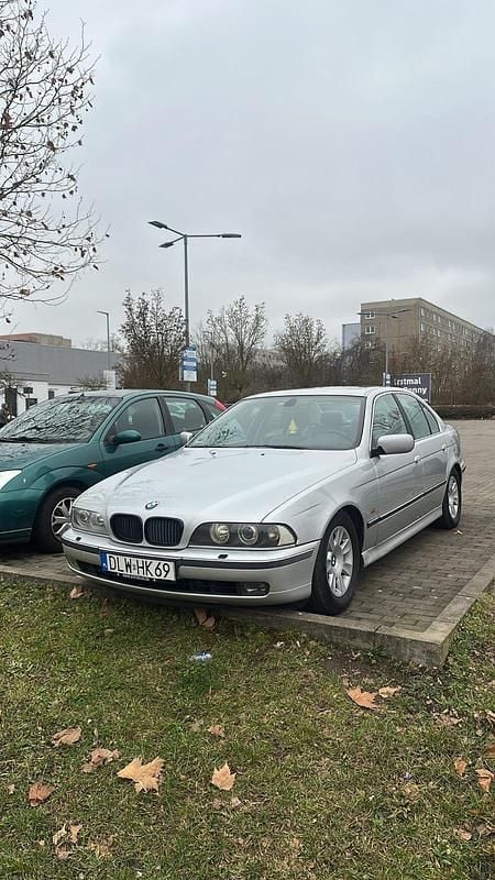Silber Gebraucht 2000 BMW 523 Limousine | 1.799 € (Superpreis) - Bild 1/4