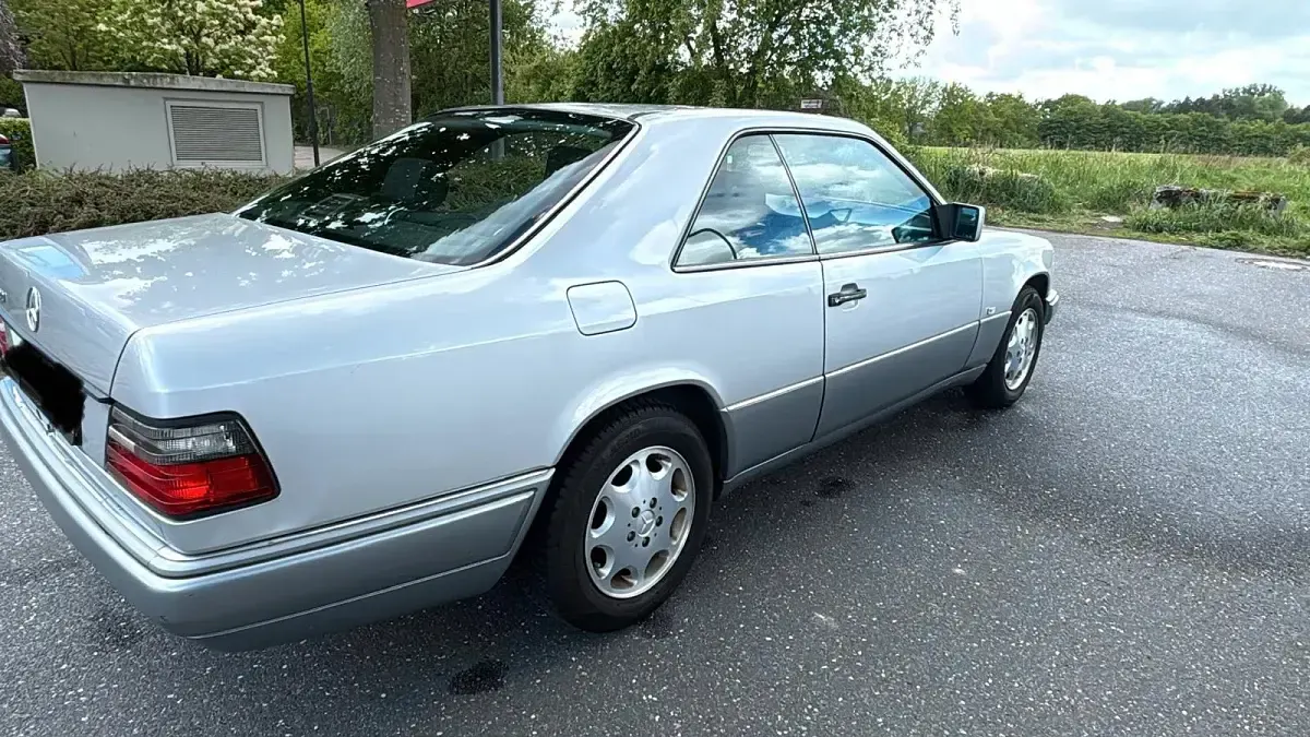 Gebraucht Mercedes 200 136 PS (100 kW) 1996 Silber Coupé