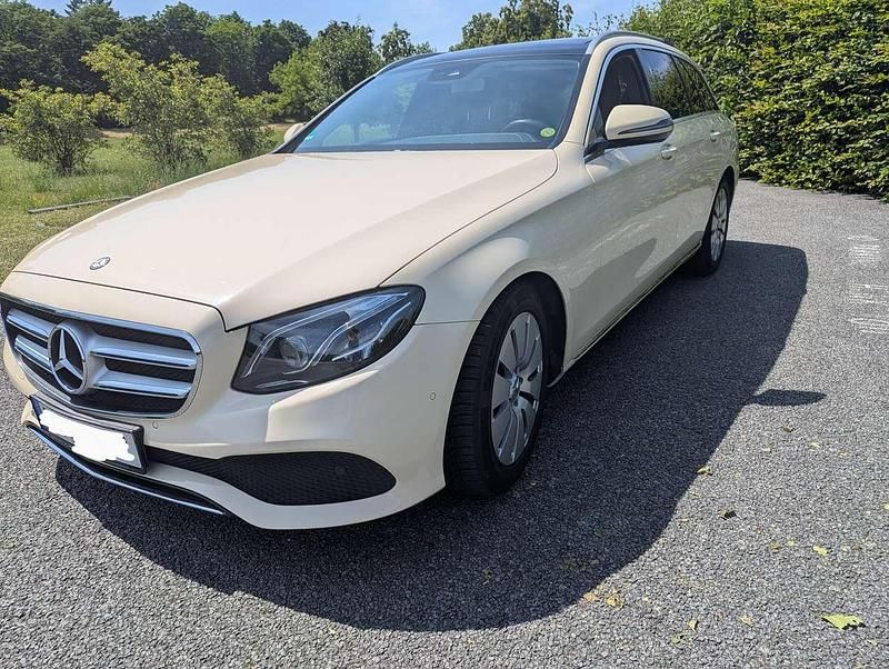 Gebraucht Mercedes E220 194 PS (142 kW) 2017 Gelb Kombi