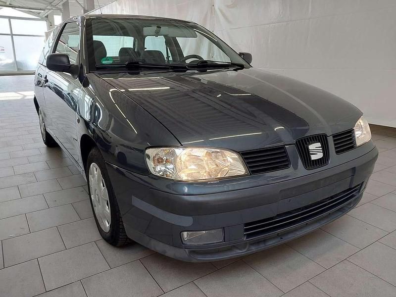 Delfin grau Gebraucht 2000 Seat Ibiza Kleinwagen | 1.301 € (Fairer Preis) - Bild 1/3