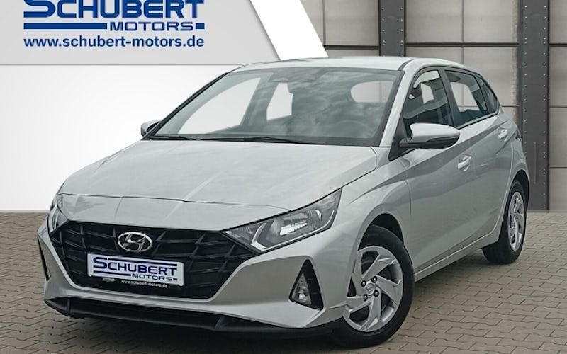 Silber Gebraucht 2022 Hyundai i20 Select Limousine | 15.900 € (Etwas zu teuer) - Bild 1/4