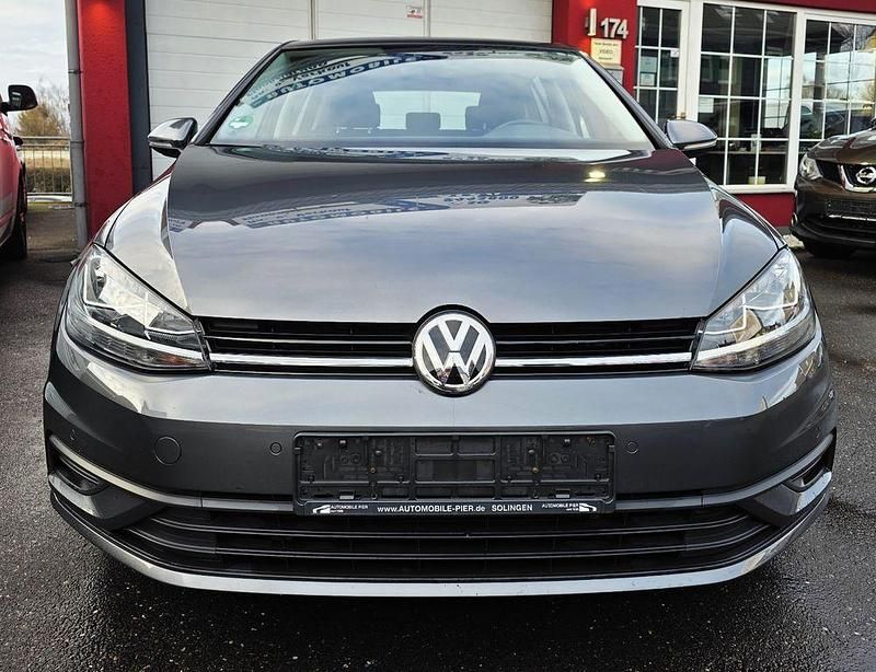 Gebraucht VW Golf VII 86 PS (63 kW) 2019 Grau Limousine
