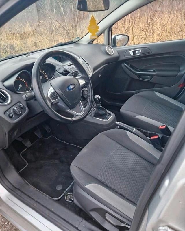 Gebraucht Ford Fiesta 101 PS (74 kW) 2015 Silber Kleinwagen