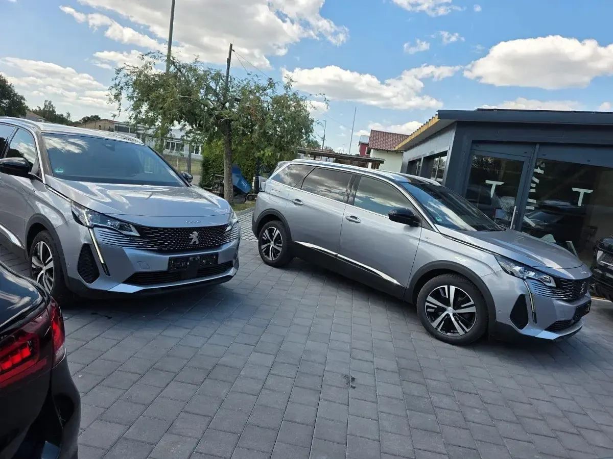 Gebraucht Peugeot 5008 GTi 131 PS (96 kW) 2023 Grau SUV
