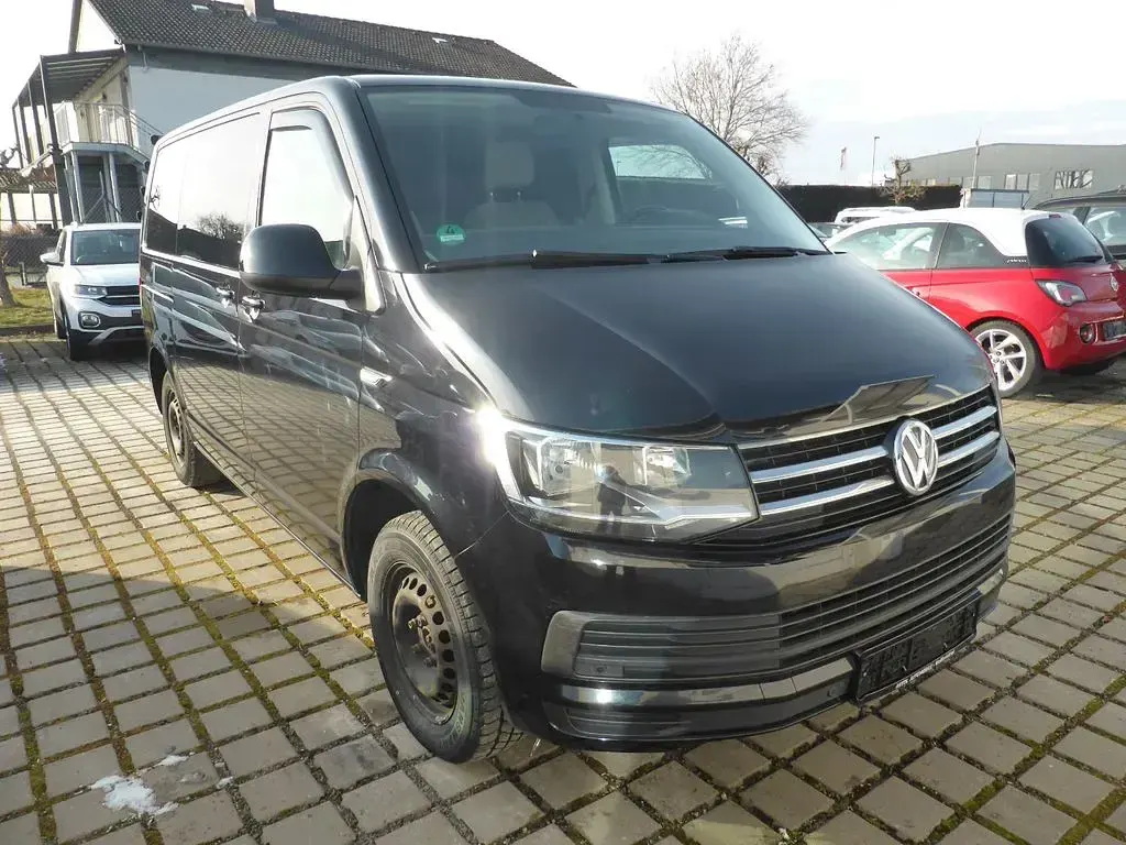 Second-hand VW Caravelle 150 CP (110 kW) 2016 Negru Van