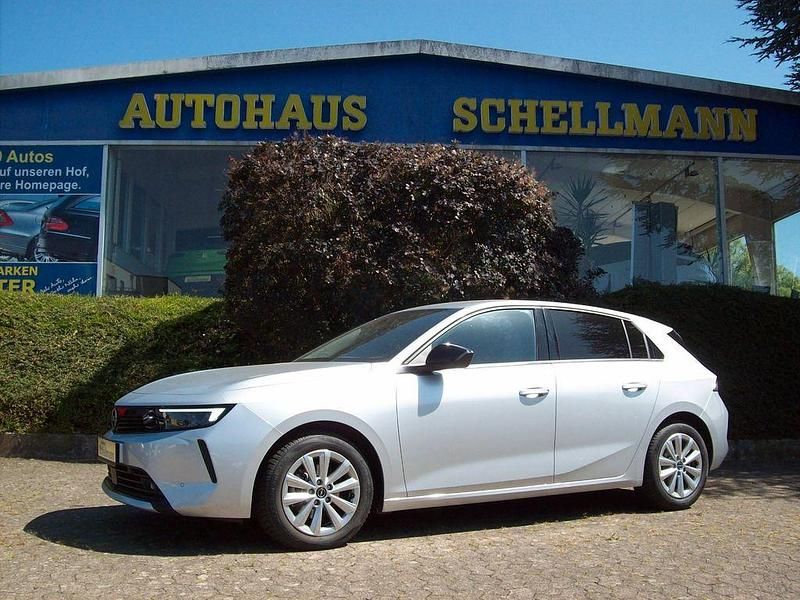 Silber Gebraucht 2024 Opel Astra Edition Limousine | 19.970 € (Superpreis) - Bild 1/4