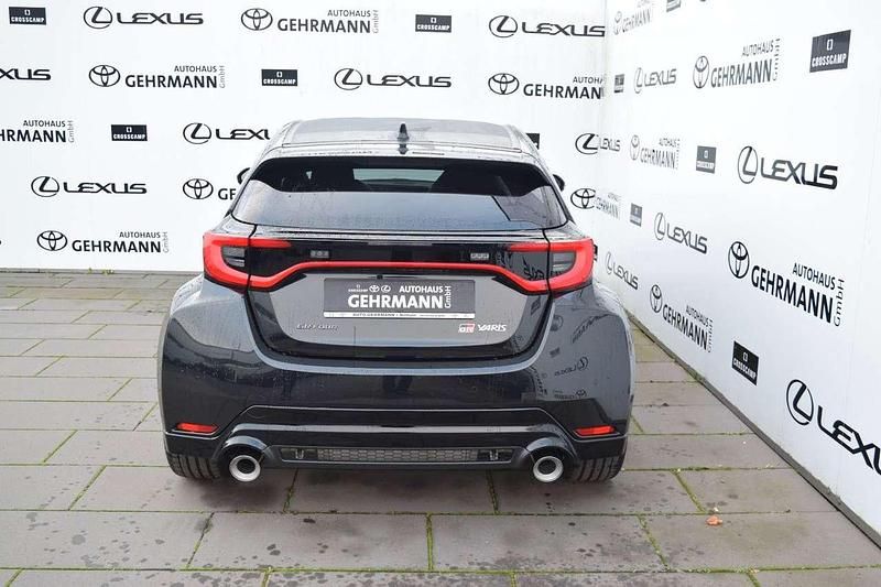 Neu Toyota Yaris 280 PS (205 kW) 2025 Schwarz Kleinwagen
