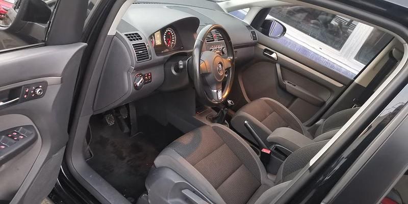 Gebraucht VW Touran 105 PS (77 kW) 2012 Schwarz Van / Kleinbus