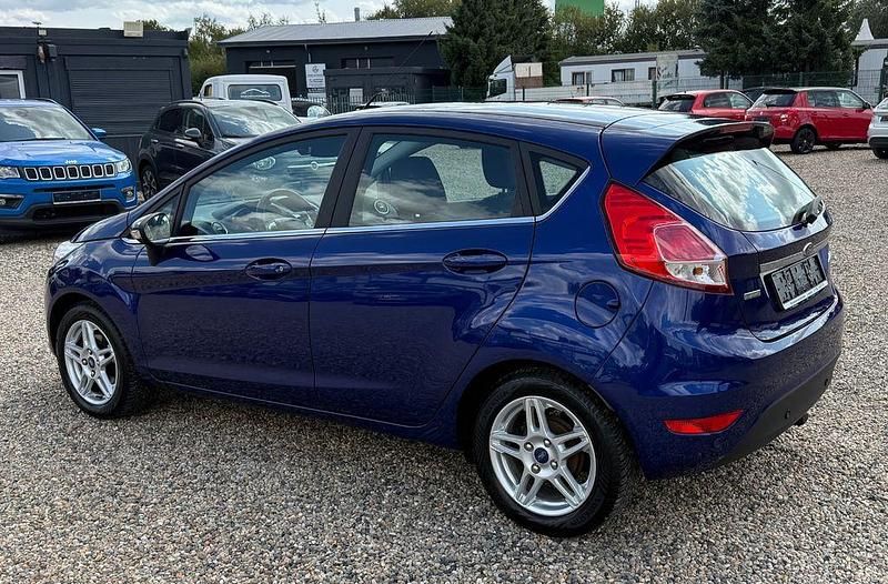 Gebraucht Ford Fiesta Titanium 101 PS (74 kW) 2014 Blau Kleinwagen