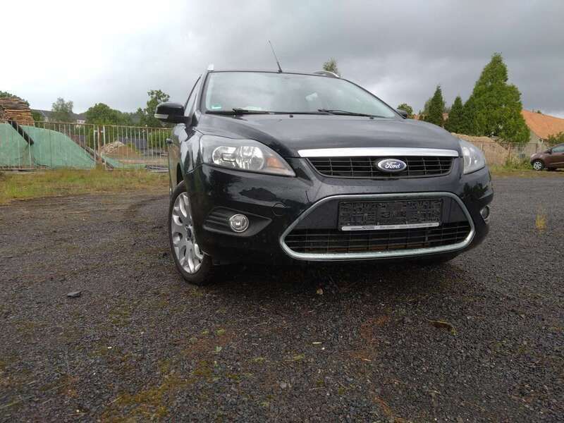 Schwarz Gebraucht 2010 Ford Focus Style Kombi | 3.100 € (Etwas zu teuer) - Bild 1/4