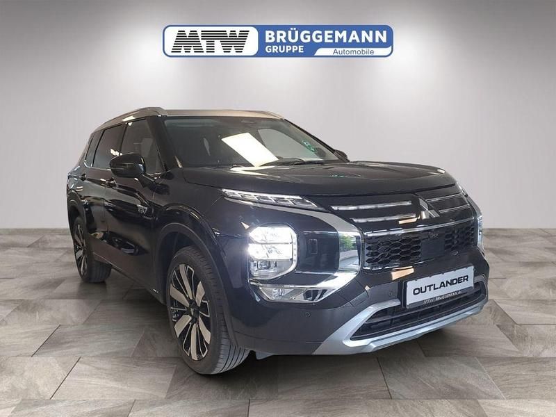 Schwarz Neu 2025 Mitsubishi Outlander P-HEV Top SUV | 51.570 € (Fairer Preis) - Bild 1/4