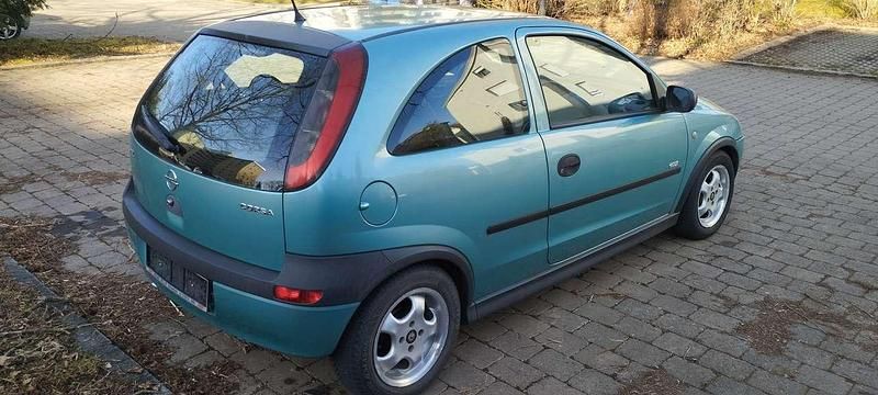 Grün Gebraucht 2002 Opel Corsa Swing Limousine | 1.150 € (Fairer Preis) - Bild 1/4
