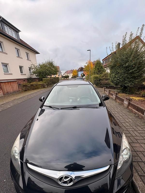 Schwarz Gebraucht 2010 Hyundai i30 Kombi | 3.300 € (Fairer Preis) - Bild 1/4