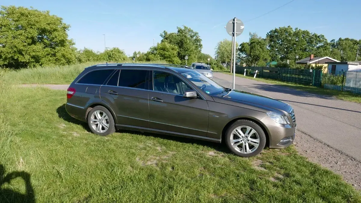 Gebraucht Mercedes E350 Elegance 265 PS (194 kW) 2011 Grau Limousine