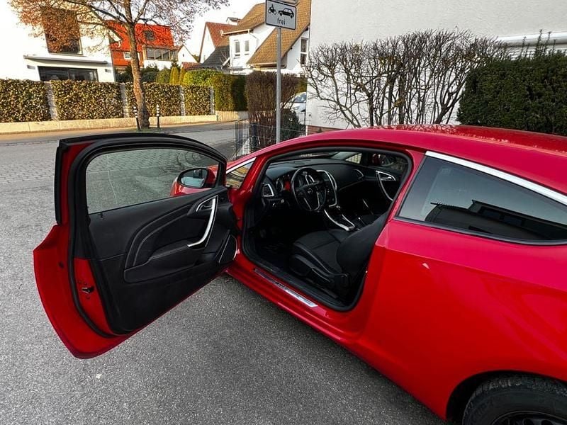 Gebraucht Opel Astra GTC 120 PS (88 kW) 2014 Rot Coupé