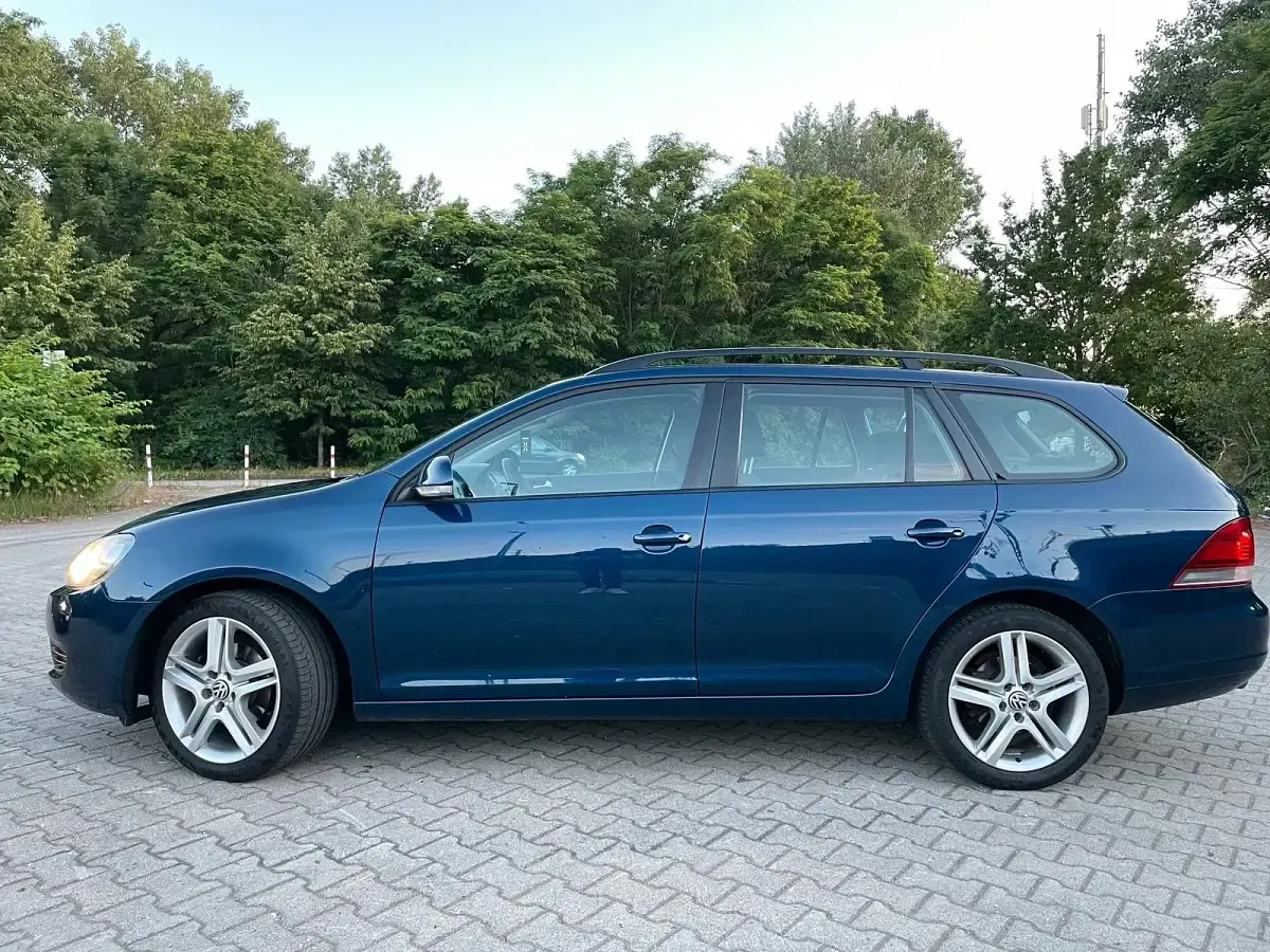 Gebraucht VW Golf VI Comfortline 105 PS (77 kW) 2011 Blau Kleinwagen