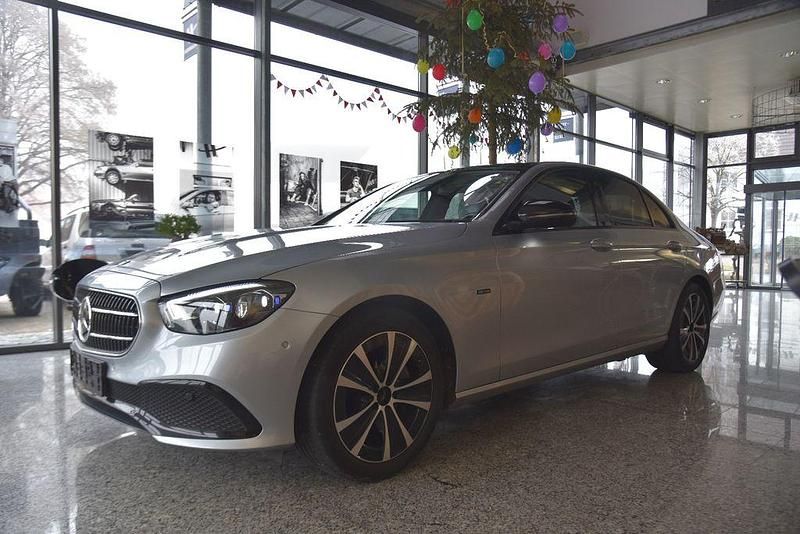 Gebraucht Mercedes E300 194 PS (142 kW) 2020 Silber Limousine