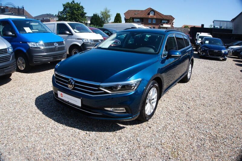 Blau Gebraucht 2022 VW Passat Business Kombi | 25.460 € (Etwas zu teuer) - Bild 1/4