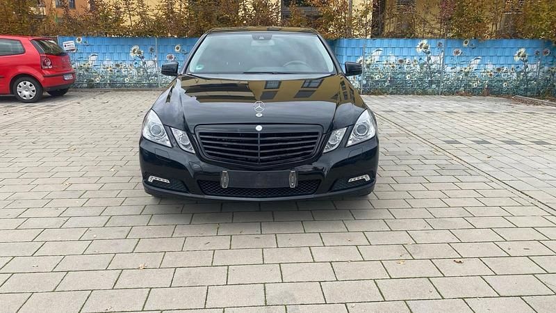 Schwarz Gebraucht 2010 Mercedes E350 Limousine | 9.000 € (Superpreis) - Bild 1/4