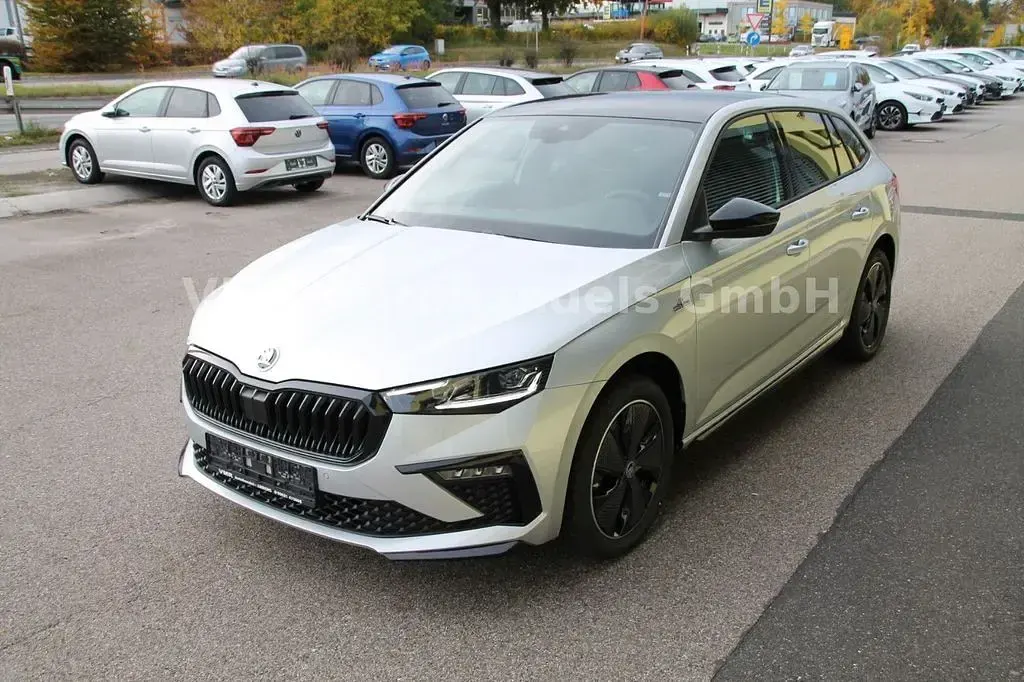 Neu Skoda Scala Monte Carlo 150 PS (110 kW) 2025 Silber Kleinwagen