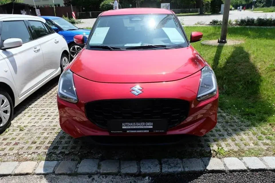 Gebraucht Suzuki Swift Comfort+ 83 PS (61 kW) 2025 Rot Kleinwagen