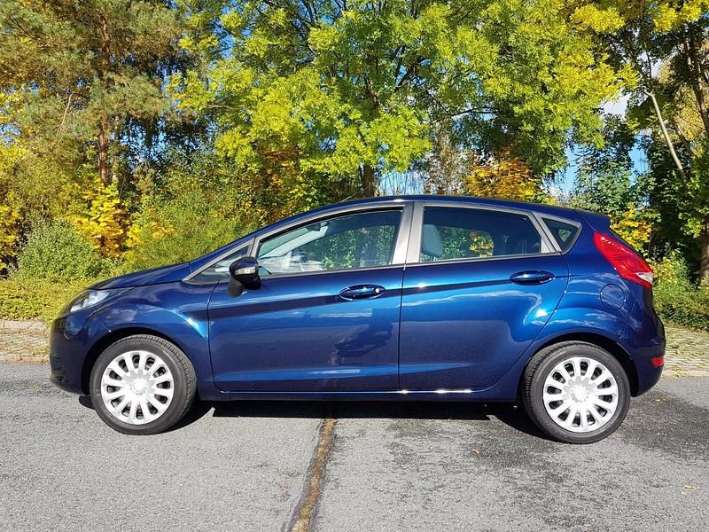 Blau Gebraucht 2010 Ford Fiesta Kleinwagen | 2.999 € (Fairer Preis) - Bild 1/4