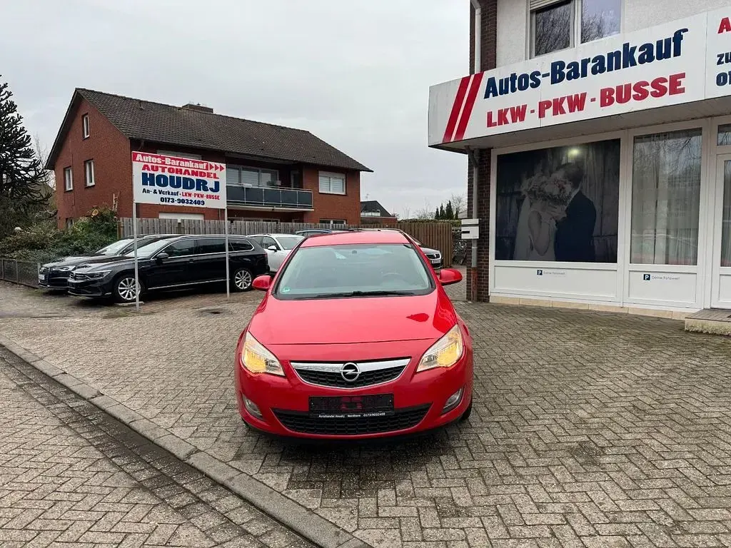 Gebraucht Opel Astra 110 PS (80 kW) 2012 Rot Limousine