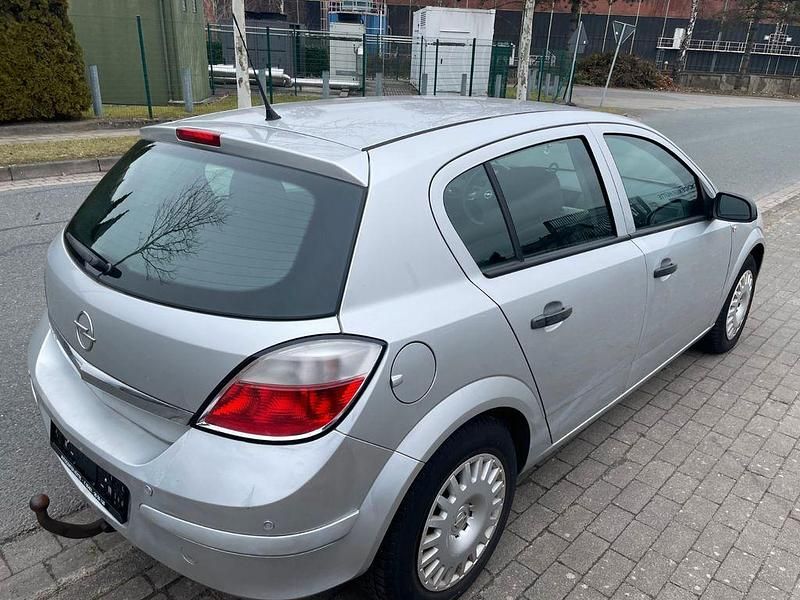 Gebraucht Opel Astra 90 PS (66 kW) 2007 Silber Limousine