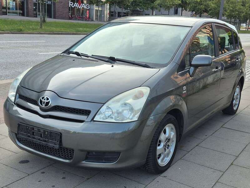 Grey mica metallic Gebraucht 2004 Toyota Corolla Verso Luna Van / Kleinbus | 3.350 € (Etwas zu teuer) - Bild 1/4