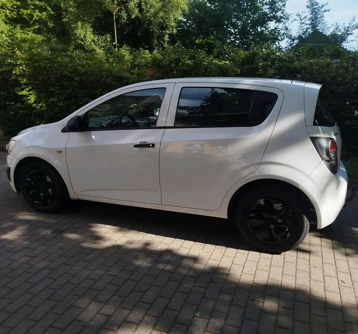 Gebraucht Chevrolet Aveo 72 PS (52 kW) 2012 Weiß Kleinwagen