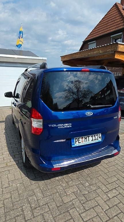 Gebraucht Ford Tourneo Courier Titanium 101 PS (74 kW) 2017 Blau Van / Kleinbus