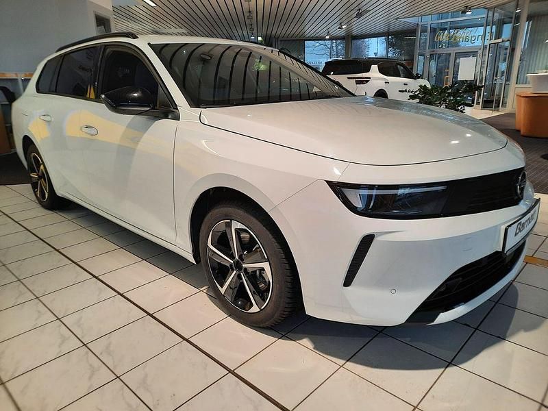 Neu Opel Astra Edition 131 PS (96 kW) 2025 Weiß Kombi