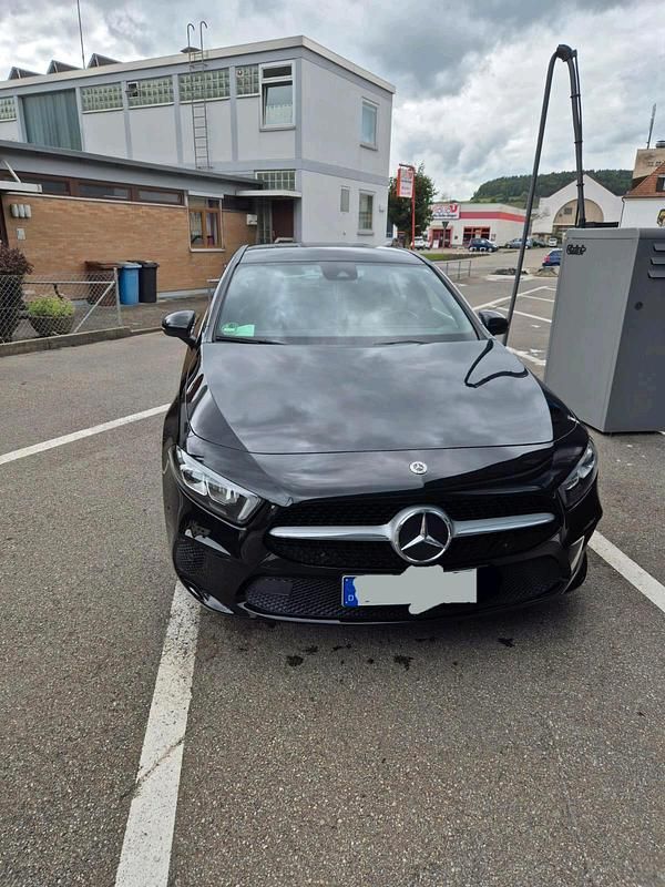 Schwarz Gebraucht 2020 Mercedes A220 Edition 1 Limousine | 25.800 € (Fairer Preis) - Bild 1/4