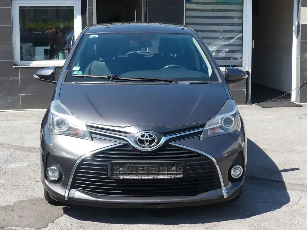 Gebraucht Toyota Yaris Comfort 99 PS (72 kW) 2014 Grau Kleinwagen